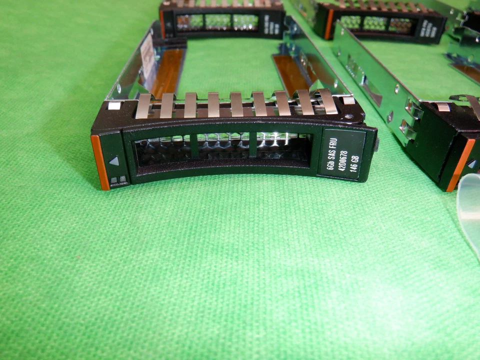 IBM 2.5" Disco Duro Caddy X3850 X3950 X5 X3200 X3250 M3 HS12 HS22 LOTE DE 6 Foto 2 de 4