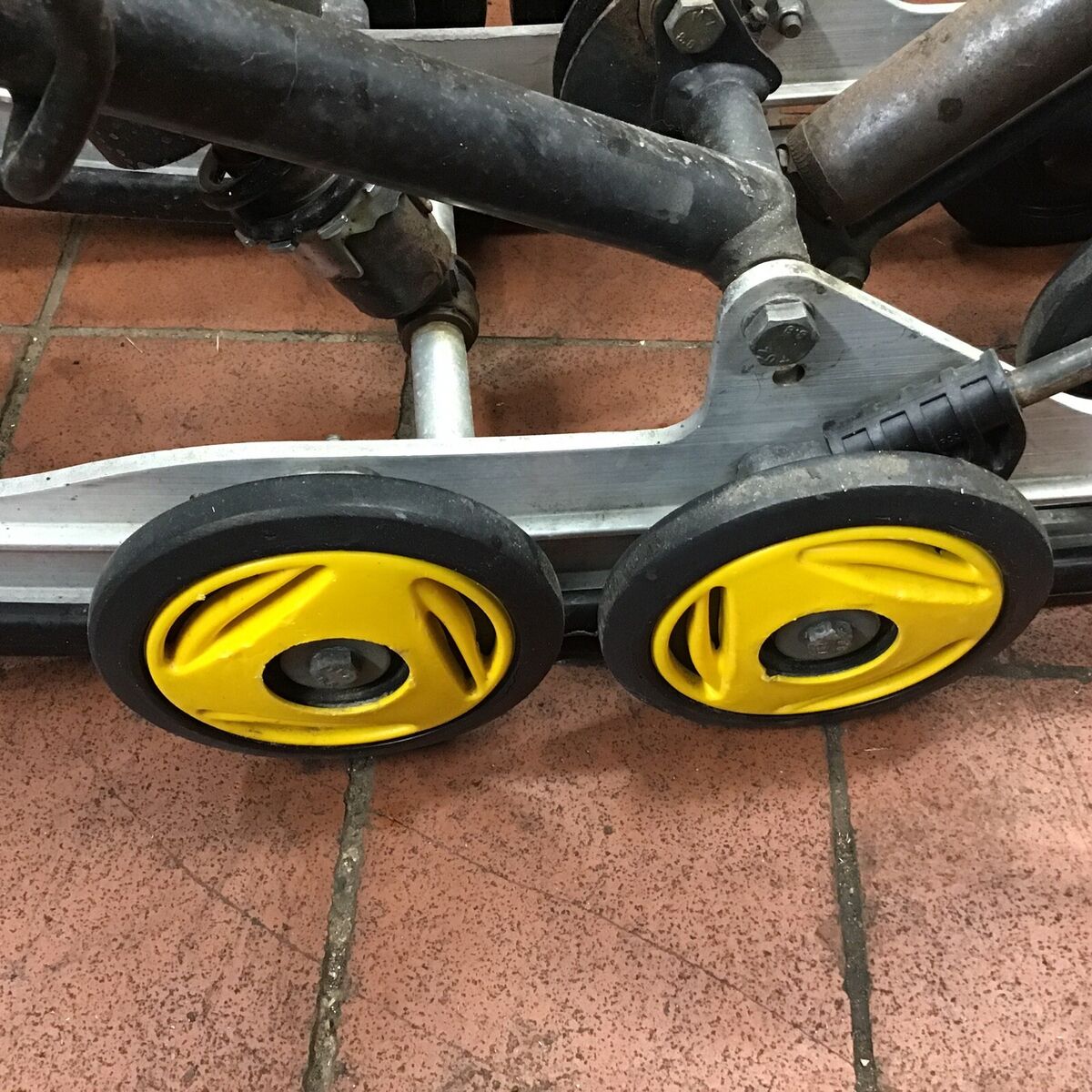 Skid Rear Suspension # 503189301, 503189305 Ski-Doo 2000 MXZ Skid Rear Suspension # 503189301, 503189305 Ski-Doo 2000 MXZ
