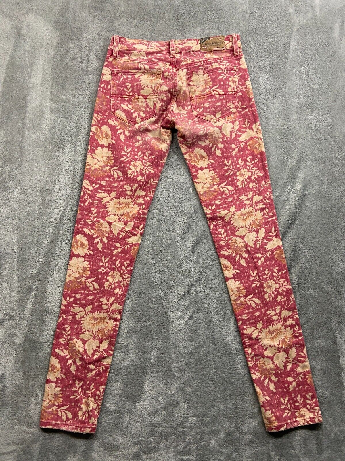 Supreme washed regular jeans floral clearance Supreme washed regular jeans floral clearance