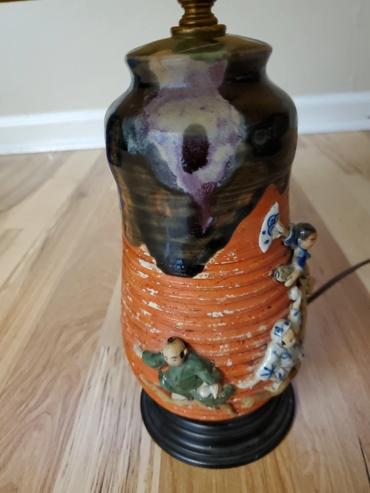Antigua lámpara japonesa de cerámica Sumida Gawa con distintivas figuras aplicadas rara Foto 4 de 4