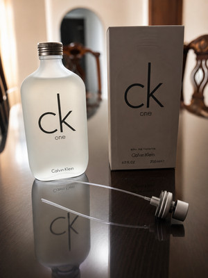 Calvin Klein CK One Eau de Toilette Spray - 200ml