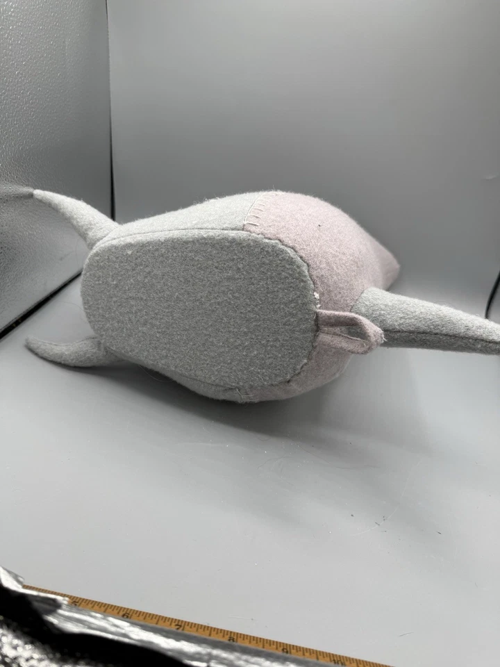 Soporte de pared con cabeza de tiburón Pillowfort - Decoración temática de océano para habitación infantil Foto 4 de 4