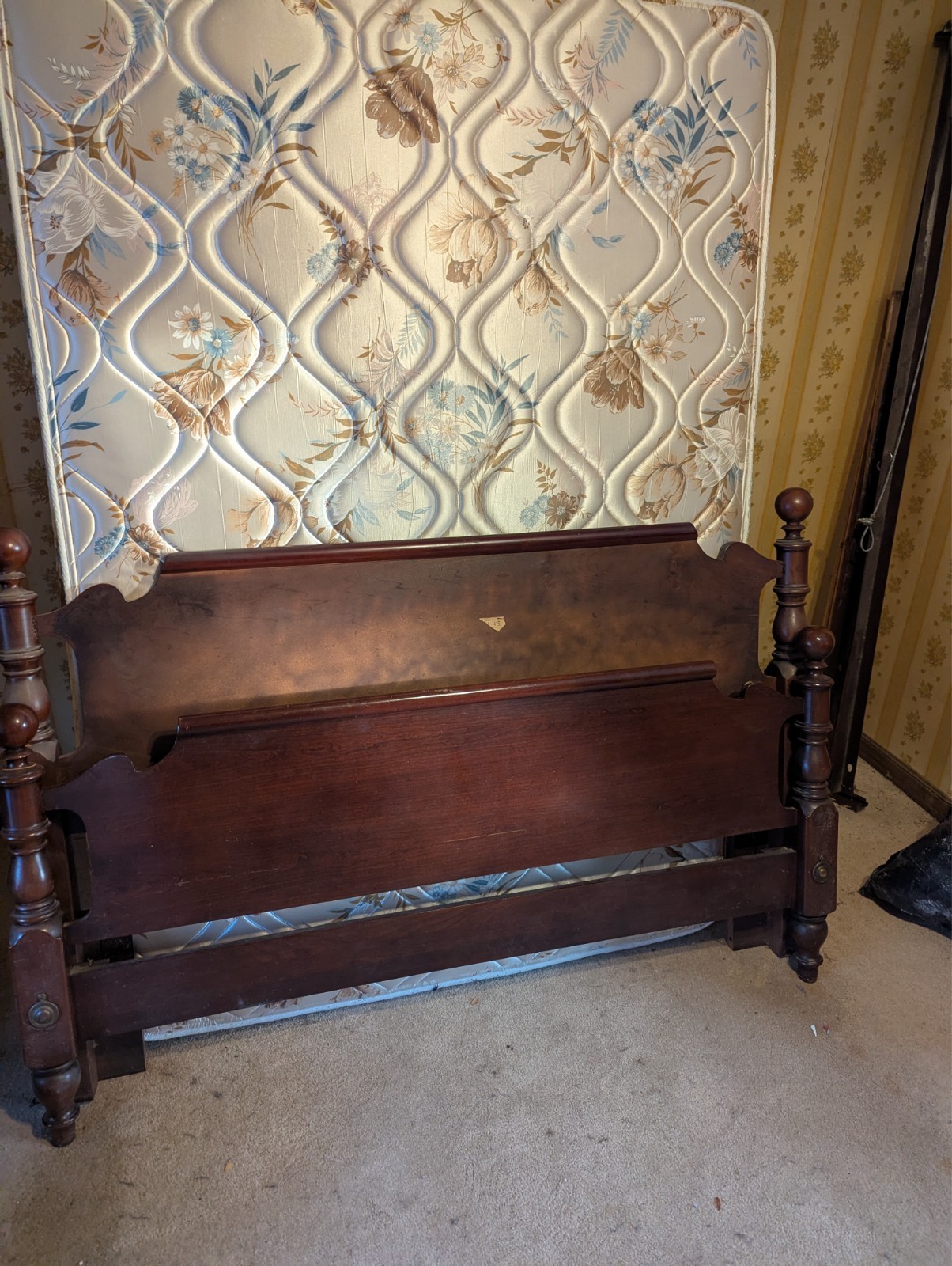 Thomasville COMPLETE Queen Bedroom Set with Bed, 2 Dressers, & 2 Nightstands