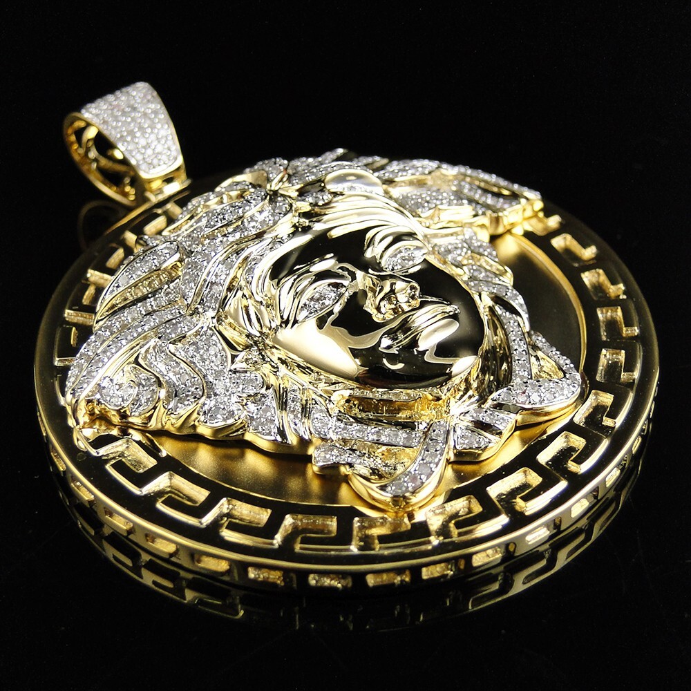 Colgante cabeza de Medusa personalizado enchapado en oro amarillo de 14 k diamante moissanita de 1,75 quilates de 2"