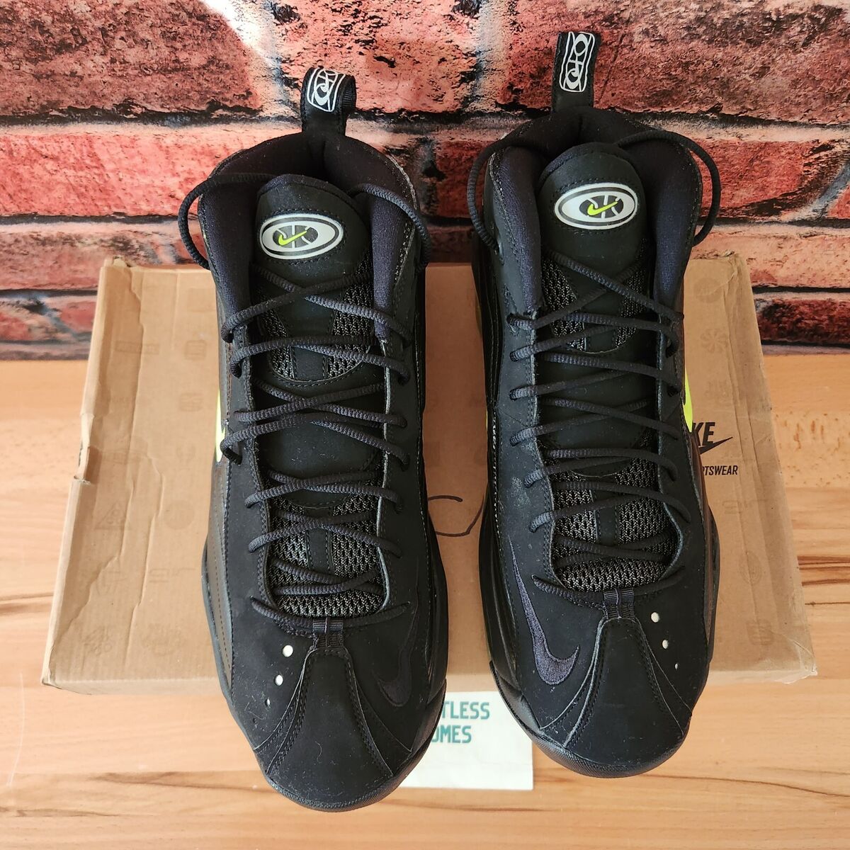 Preowned Nike Air Total Max Uptempo Preowned Nike Air Total Max Uptempo
