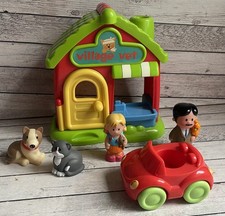 ELC HappyLand Village Vet With figures van & animals