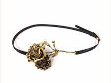 Gucci leather belt featuring a sculpted rose buckle - BNWT 763461