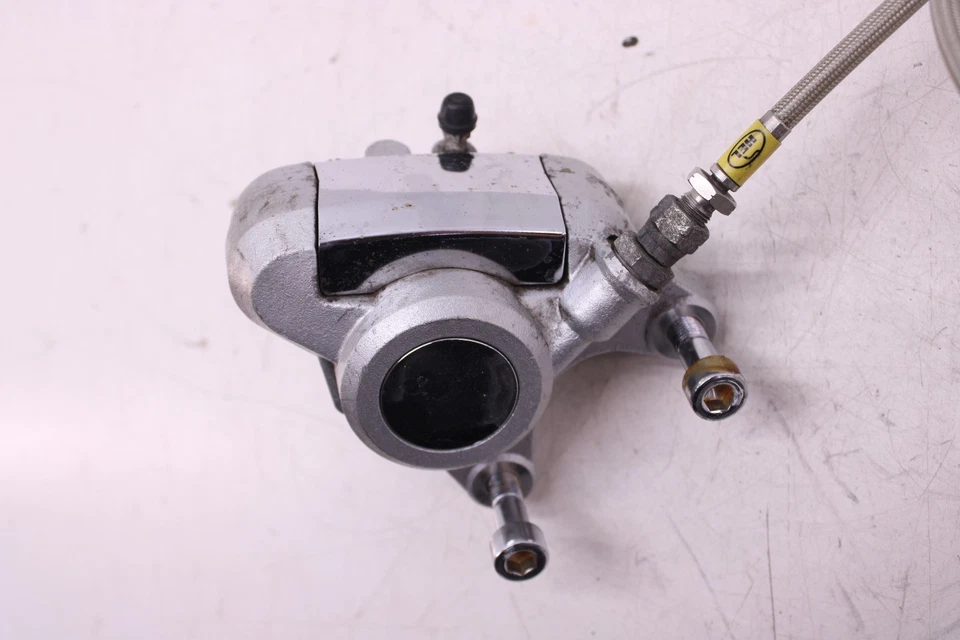 01-04 PINZA DE FRENO DELANTERA SUZUKI INTRUDER 1400 VS1400GLP OEM Foto 3 de 4