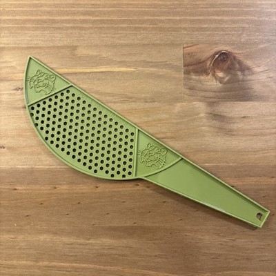 ESSO EXXON TIGER POT STRAINER AVOCADO GREEN PLASTIC VINTAGE PROMO ADVERTISING