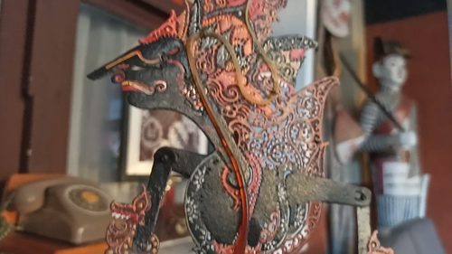 Feine und seltene Sammlung Indonesische Schattenpuppen, Wayang Kulit Kresna - Video 1 von 1