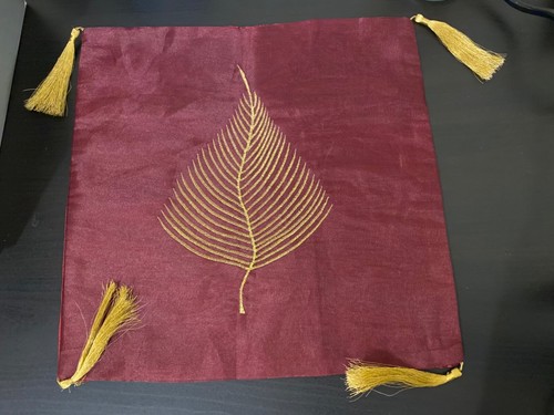 Silky-soft Pillow cases with tassel leaf design x8 - Picture 2 of 11