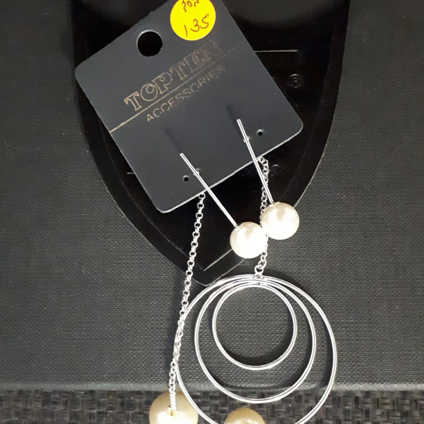 TOPTEN silver-painted hoop earrings adorned with elegant white pearls for a timeless and sophisticated look-image