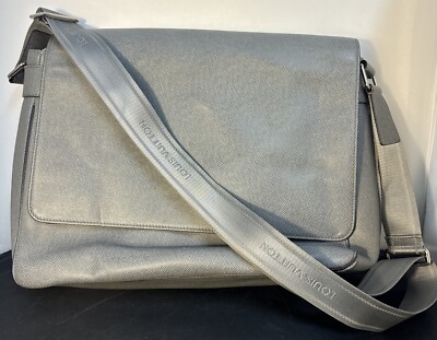 LOUIS VUITTON Men Messenger Bag Taiga Leather Romantic GM