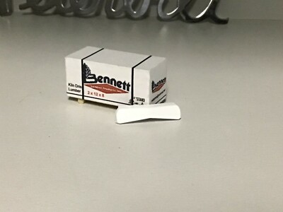 WHITE DCP 1/64 PETERBILT 379/389 BOWTIE VISOR