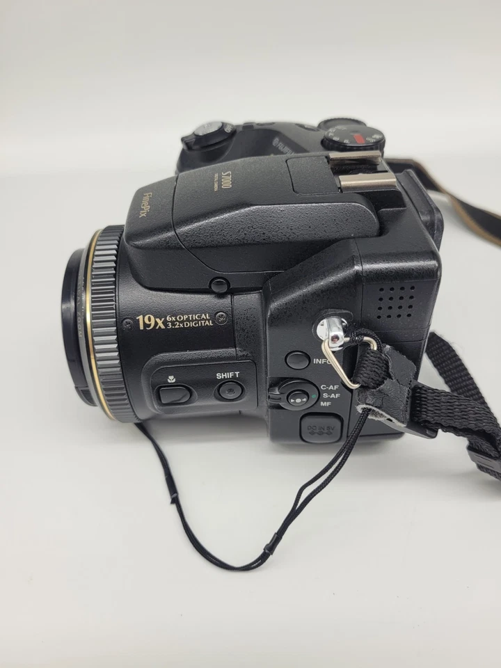 Fujifilm FinePix S7000 Digital Camera Sold As Spares Or Repairs Please Read - Image 3 of 4