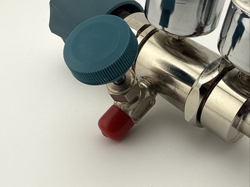 Airgas Model Y12-C144B Brass High Purity Low Flow Two Stage Pressure Regulator - Picture 3 of 8