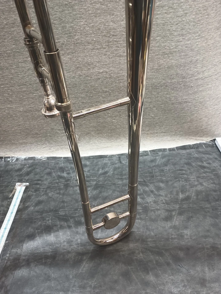 TROMBONE, MENDINI by CECILIO STUDENT SLIDE TROMBONE, SILVER IN COLOR - Image 4 of 4