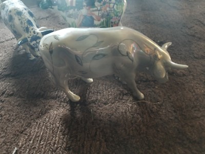 LOT Cow Parade Figurine 2 Great shape 1 Broken legs Blue /whit one