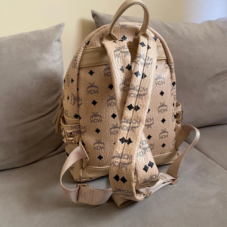 Mochila MCM Logograma Vicetos PVC Cuero Beige Dorado Auténtica Foto 3 de 4