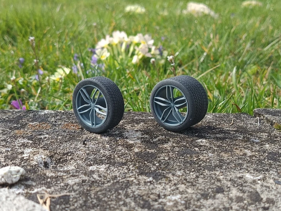 4 roues Ferrari 5 branches ø 37.80 mm - Résine 3D - 1:18 - Photo 4/4