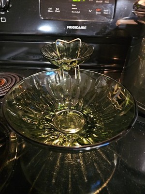 Vintage Anchor Hocking Chip And Dip Bowls In Avocado Green