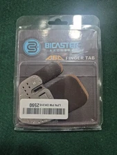 Bicaster Archery ASA Finger Tab Silver Size Medium Left Hand