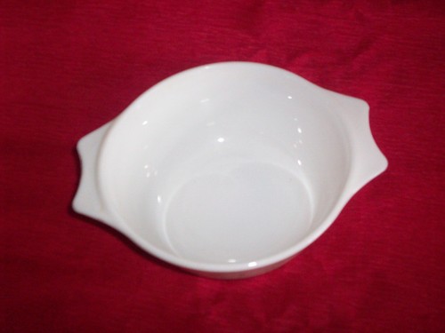 Vintage Pyrex Small Casserole Dish FLOWER PATTERN size 16 x 8 cm - Picture 2 of 3