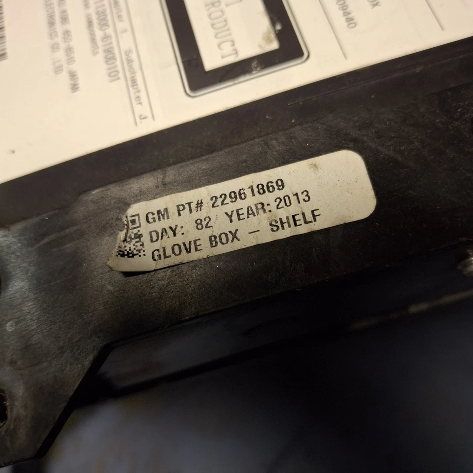 84172895 одиночные крепления для проигрывателя компакт-дисков непосредственно в перчаточном ящике 2016-2018 Cadillac CT6 - Изображение 3 из 3