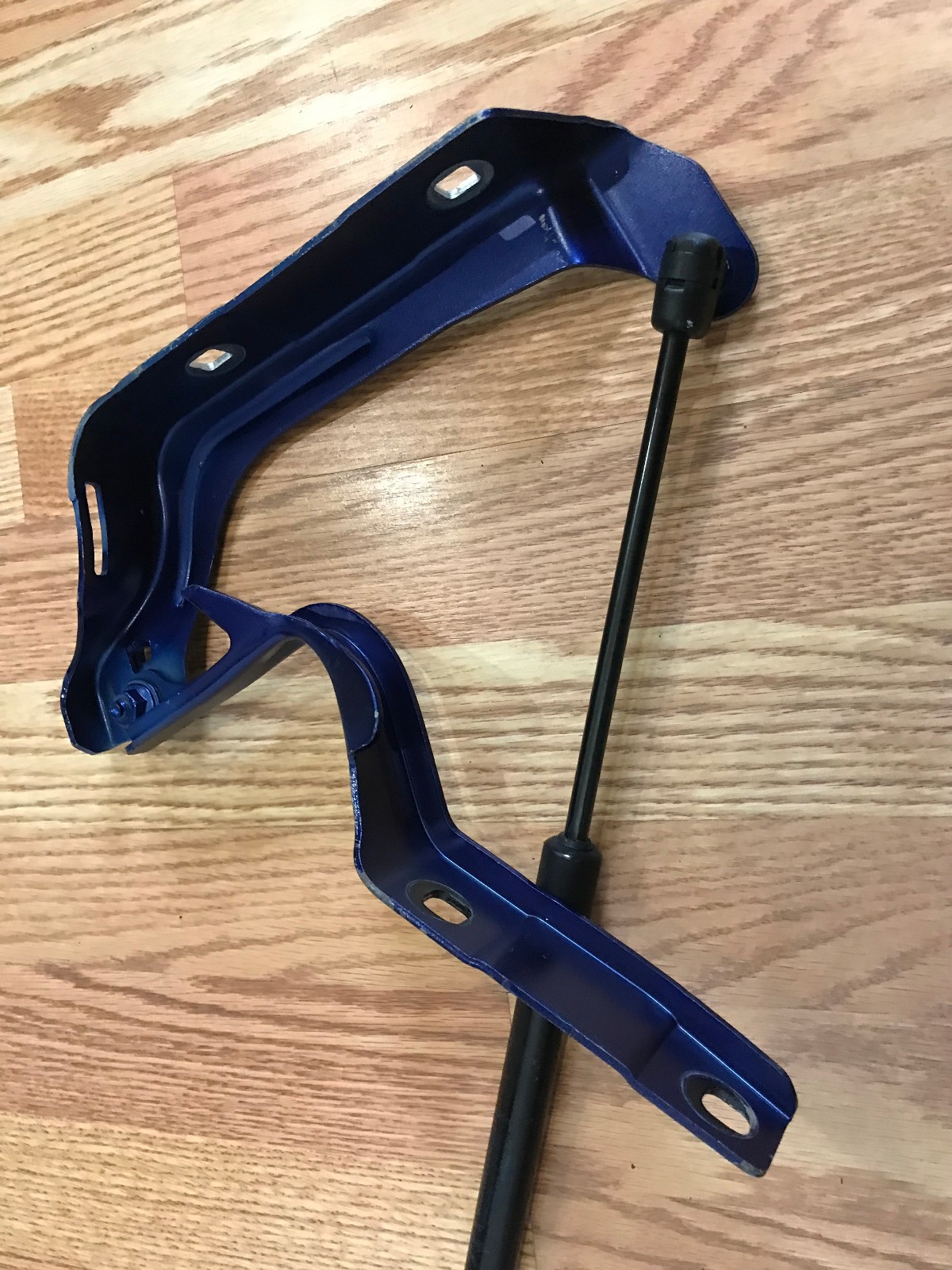 ✝️MASERATI GHIBLI QUATTROPORTE LEVANTE HOOD HINGE SUPPORT BRACKET 670001872 OEM