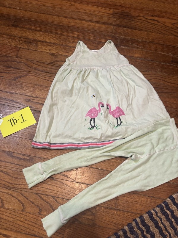 Flamingo green and pink  set size 4 #flamingo #loungewear