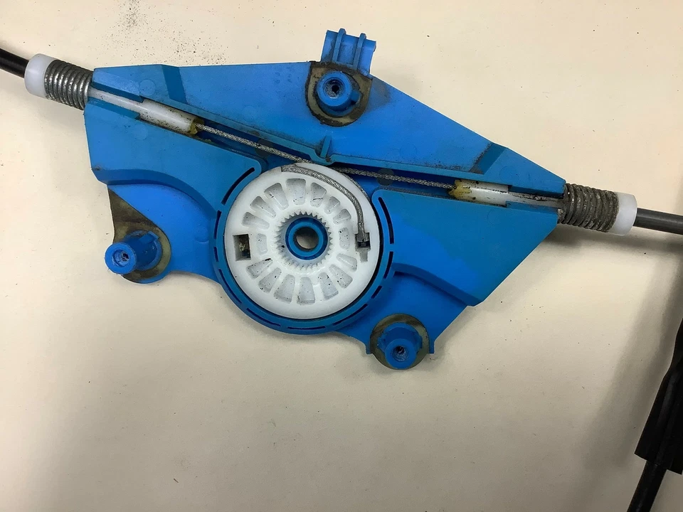 2004 VOLKSWAGEN TOUAREG REAR LEFT DRIVER DOOR WINDOW GLASS REGULATOR OEM+ - Image 3 of 4