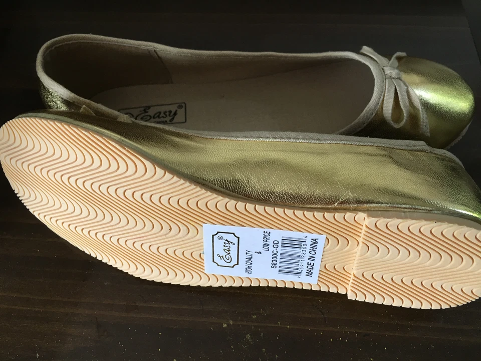 Zapatos de vestir niña, NUEVOS, DORADOS, sin cordones, talla 10, para 3 años y medio Foto 3 de 3