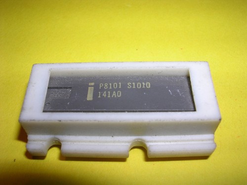 Intel P8101 (C8101) 1024-Bit (256 x 4) Static RAM w/Separate I/O - Picture 1 of 3