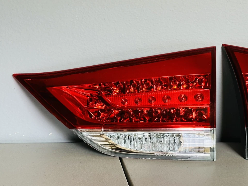 Luces traseras interiores TOYOTA SIENNA CONDUCTOR Y PASAJERO 2011 2012 2013 2014 Foto 3 de 4