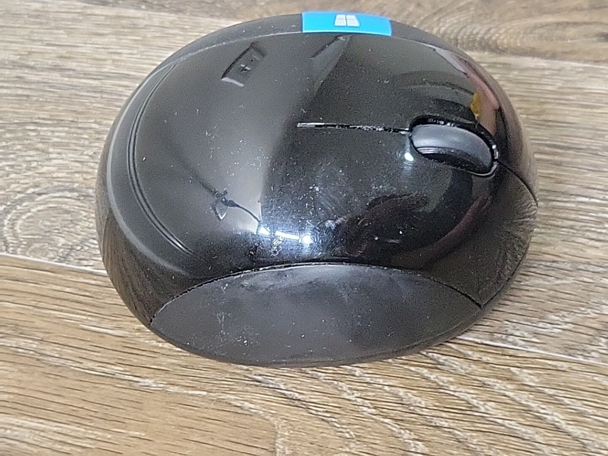 Microsoft Sculpt 1560 Wireless Ergonomic Mouse WiFi With USB