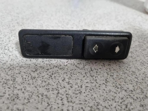 BMW 3 Touring E36 Schalter für Fensterheber hinten links 8193880 33759056