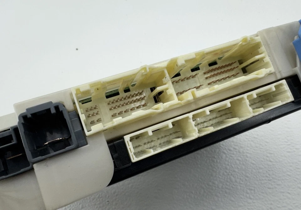 Módulo de carrocería de red multiplex Lexus RC300 RC350 2017-2018 y bloque de conexiones OEM Foto 4 de 4