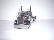 DCP PRIMERA MARCHA 1/64 NEGRO Y GRIS METALIZADO PETERBILT 379 CABINA CORTA