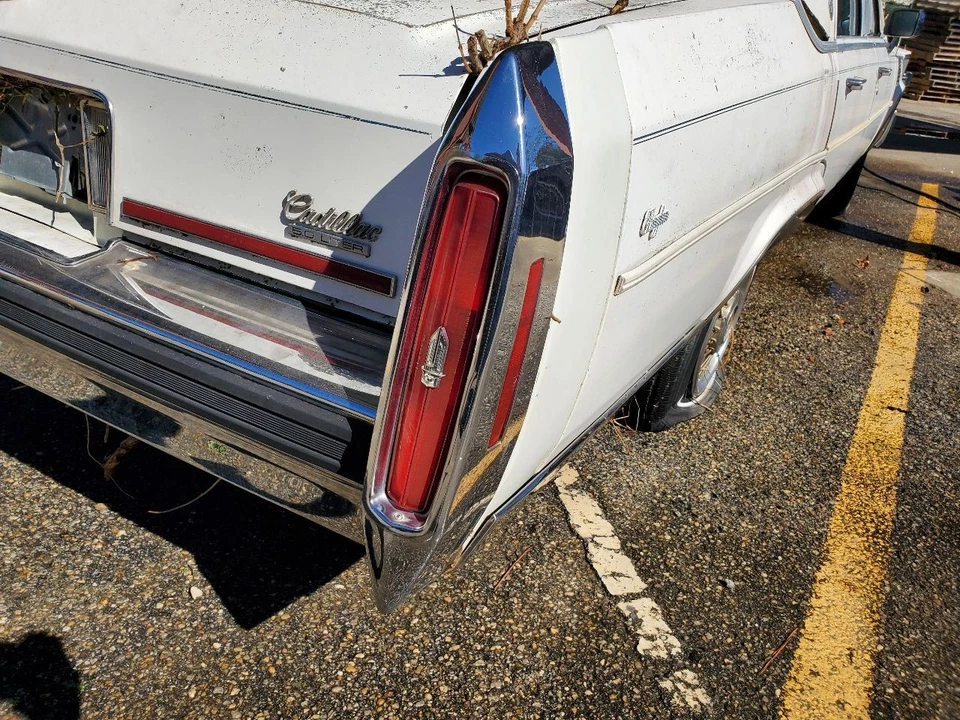 Parachoques trasero completo con luces traseras Cadillac Brougham 1987 1988 1989 OEM Foto 2 de 4