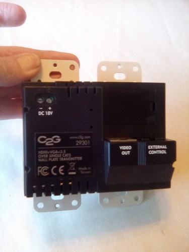 C2G 29301 HDMI+VGA+3.5 Over Single Cats Wall Plate Transmitter - Afbeelding 3 van 5