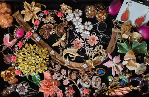 Antique & Vintage Costume Jewelry Mixed Lot Brooches, Earrings, Necklaces & Ring