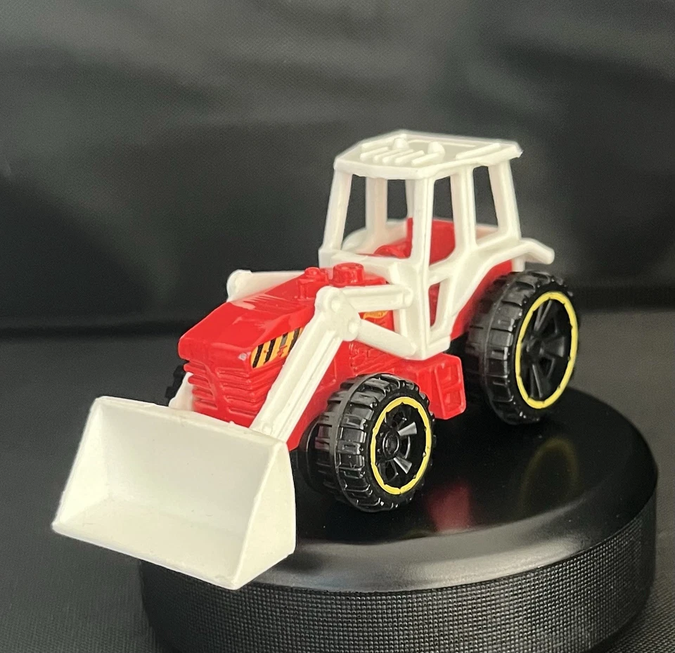 🔴⚪️ Cargador de tractor *Error* Hot Wheels 1:64 Mattel Diecast Modelo Diorama Coche de juguete Foto 3 de 4