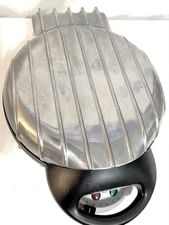 VillaWare Model 2004 Uno Classic Round Chrome Thin Waffler Maker Tested Working