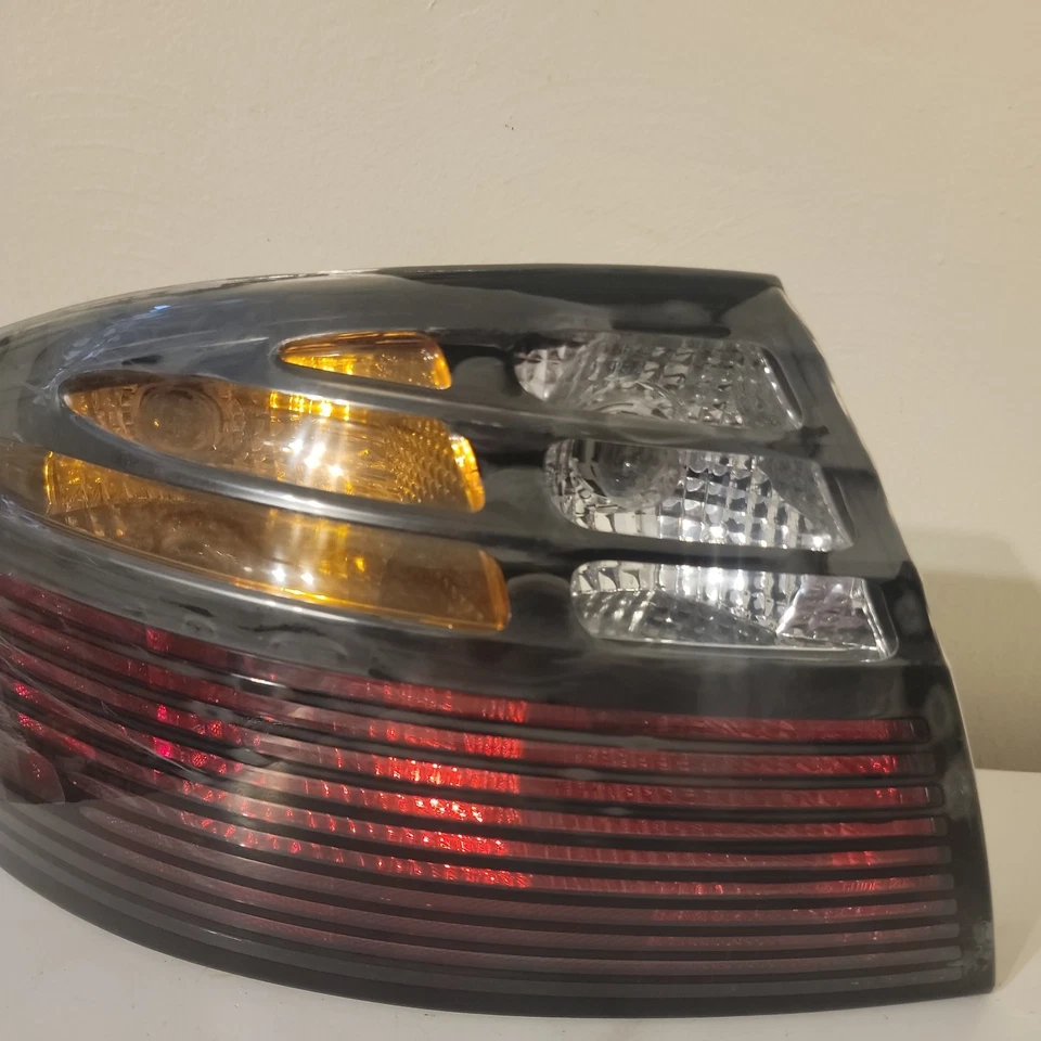 Luz trasera izquierda para conductores Pontiac Bonneville 2000 2001 2002 2003 2004 2005 Foto 3 de 4