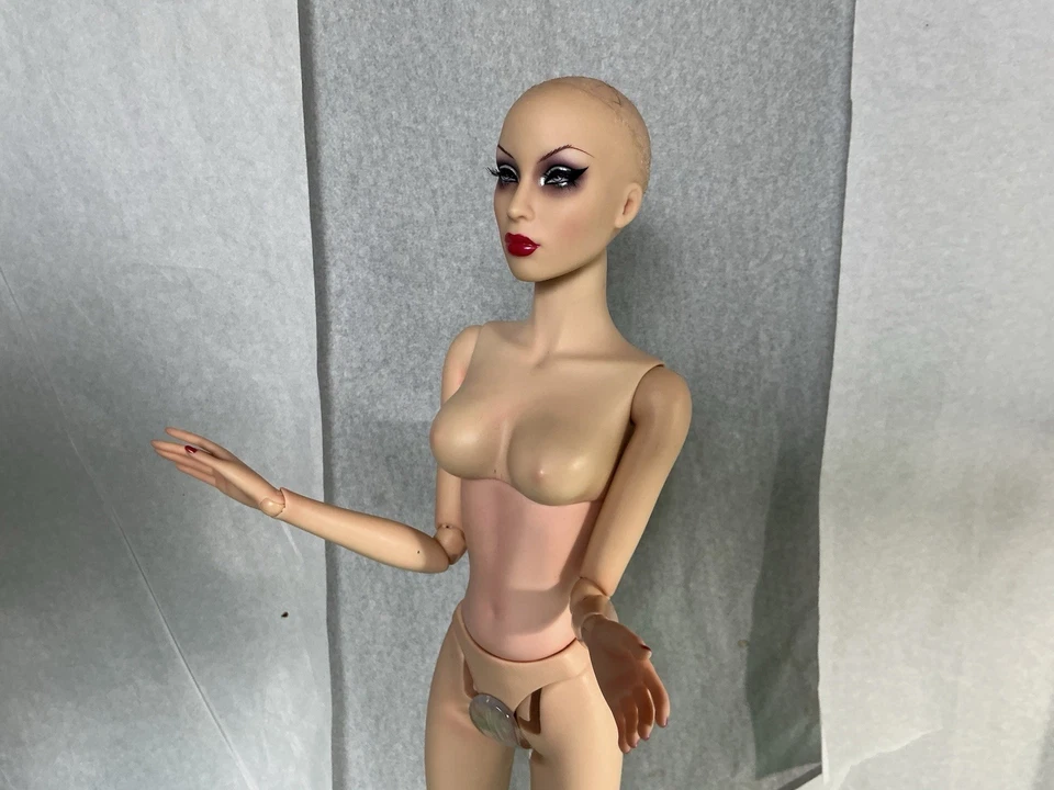 Sybarite Superdoll Regent Venus D’ Royce Gen X 2 SYB/00 0118￼ - Image 4 of 4