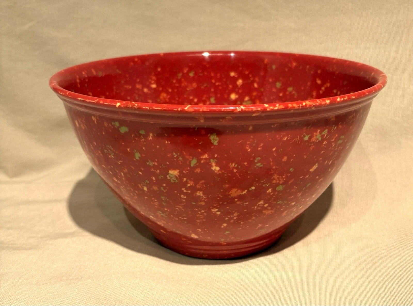 RACHEL RAY Melamine Mixing Bowl - Red Orange Confetti 4qt 10” Rubber Base Ring