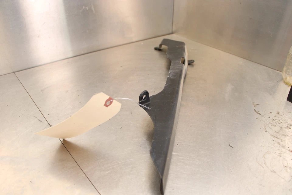 99-02 YAMAHA YZF R6 REAR BACK DRIVE CHAIN GUARD COVER SHIELD - Imagem 2 de 4