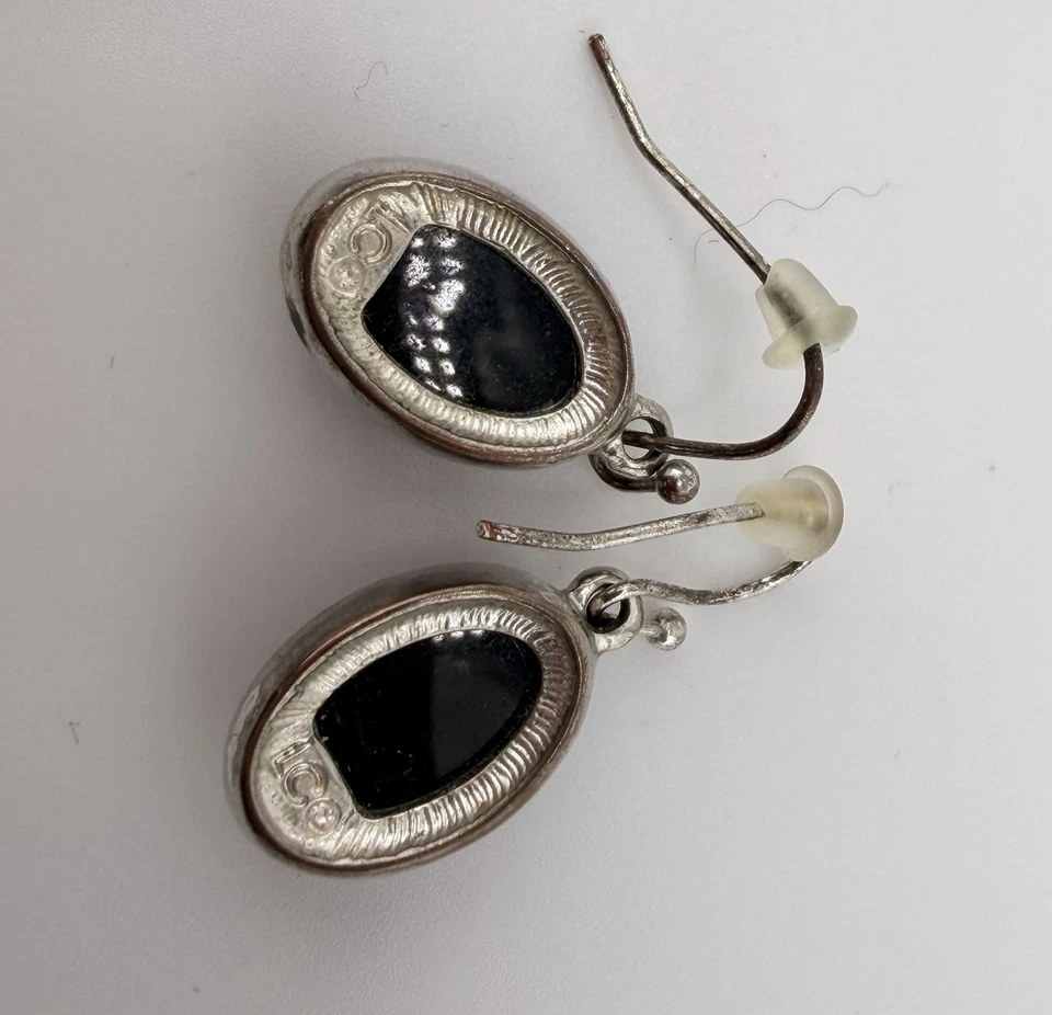 Conjunto de pendientes collar plata y negro Liz Claiborne longitud cadena 26 pulgadas Foto 3 de 4