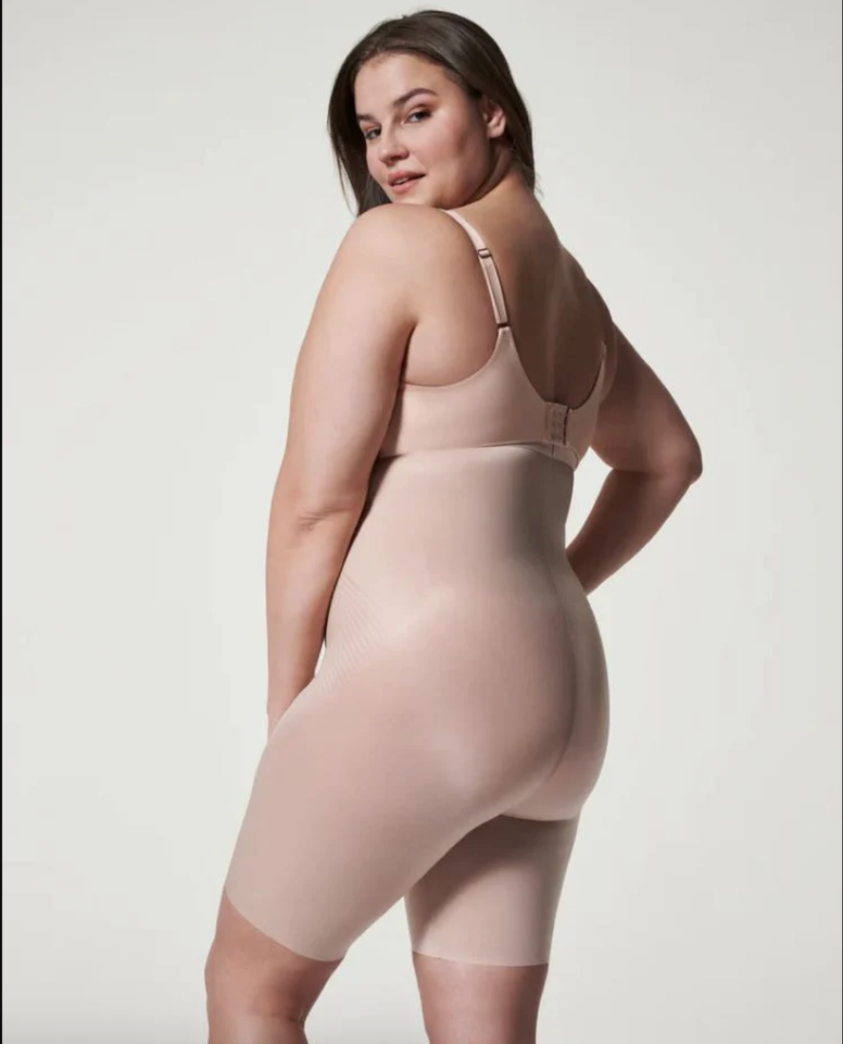 Spanx THINSTINCTS® 2.0 HIGH-WAISTED MID-THIGH SHORT - Shapewear - Café Au Lait/gråbrun