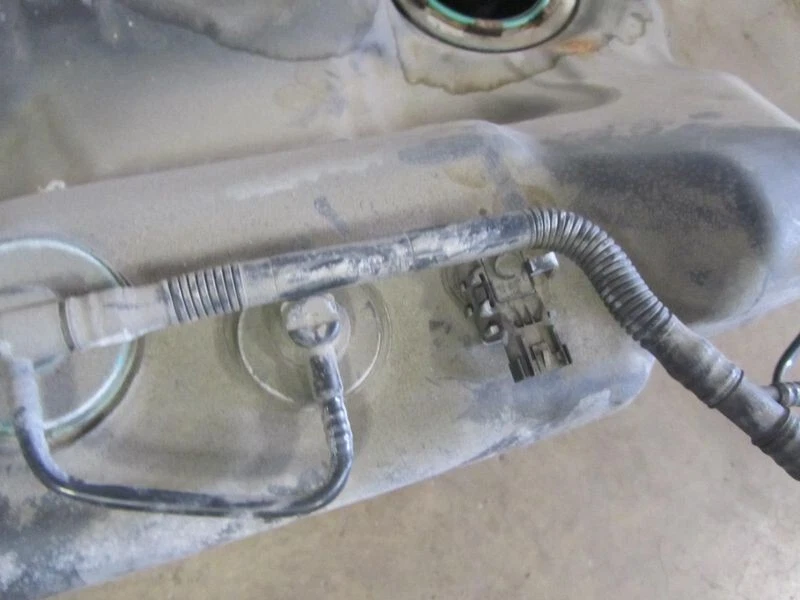 2008-2009 Pontiac G8 Fuel Tank Assembly OEM Foto 3 de 3